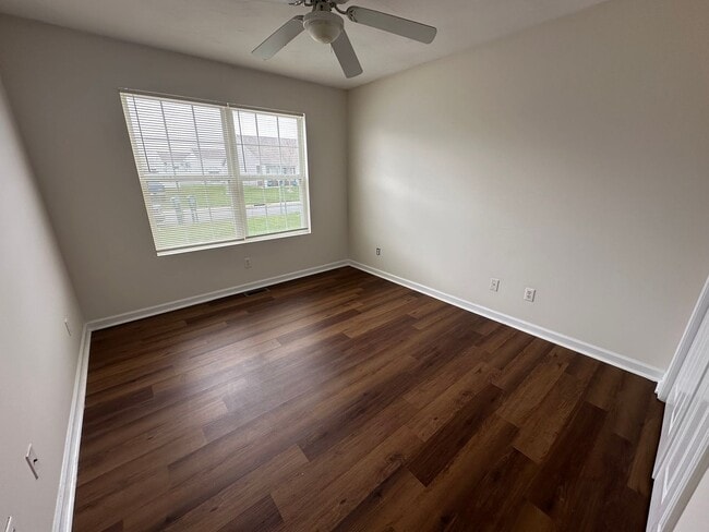 Building Photo - 1651 W Kole Dr