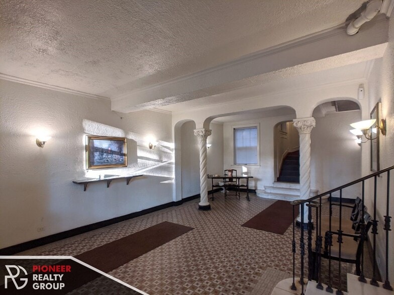 Building Photo - 2127 N Dayton St