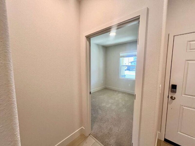 Building Photo - 3215 Center Dr