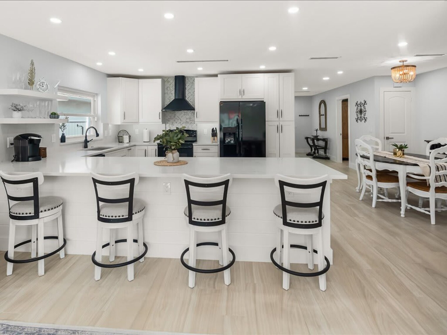 Building Photo - 692 106th Ave N