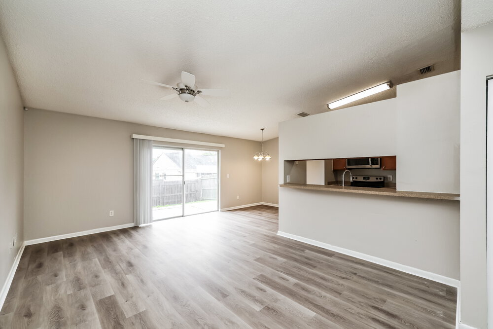 Building Photo - 317 Regal Park Dr