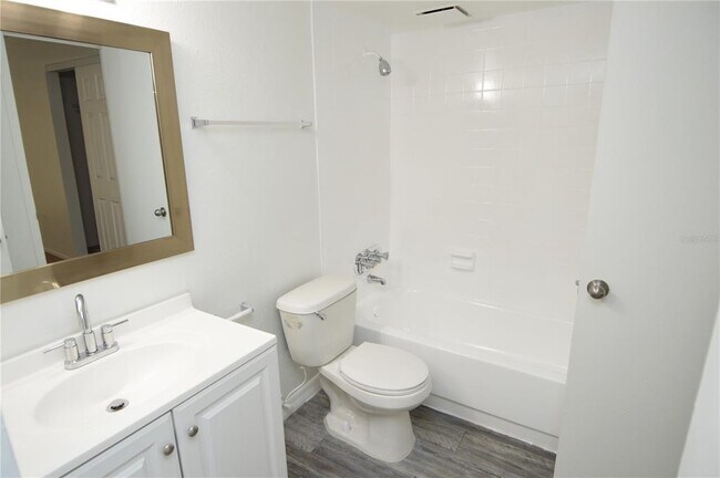 Building Photo - 5004 Castile Pl