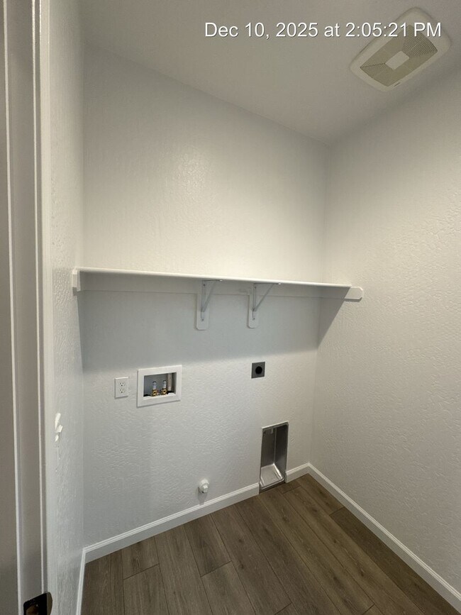 Building Photo - Newly built Home!