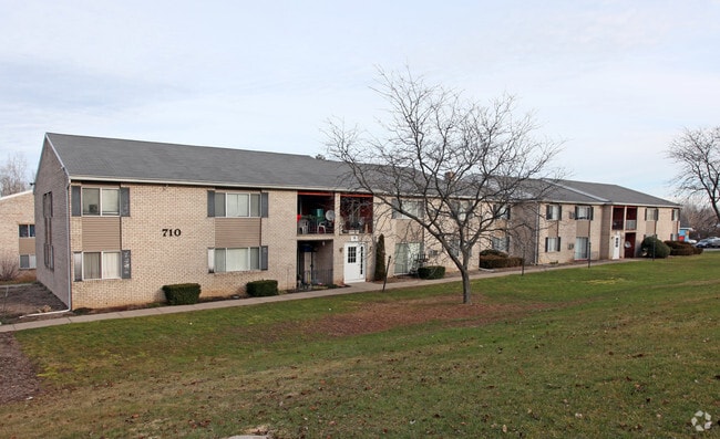 Building Photo - Fox Run Apartments