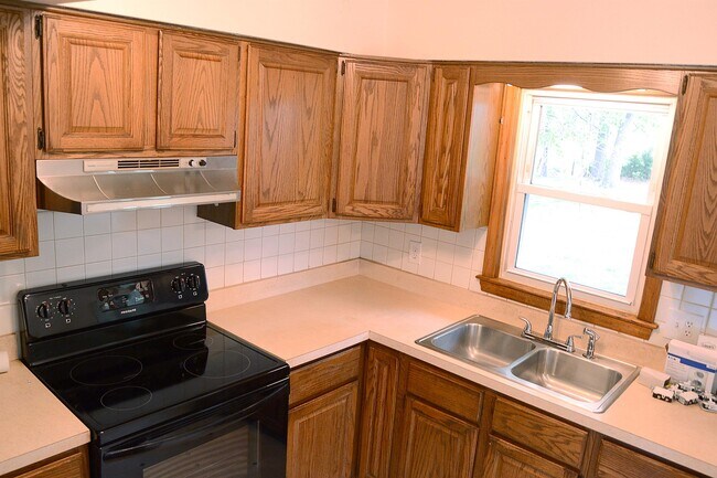 Building Photo - 279 Poe Dr