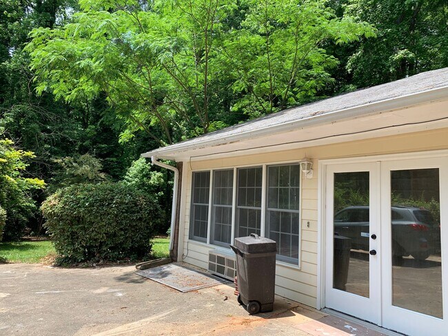 Building Photo - 4 BR 3 BATH in Cedar Creek!