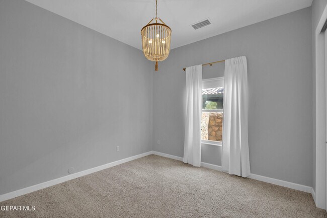 Building Photo - 5648 Valley Oak Dr