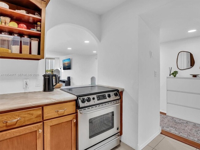 Building Photo - 3675 N Country Club Dr