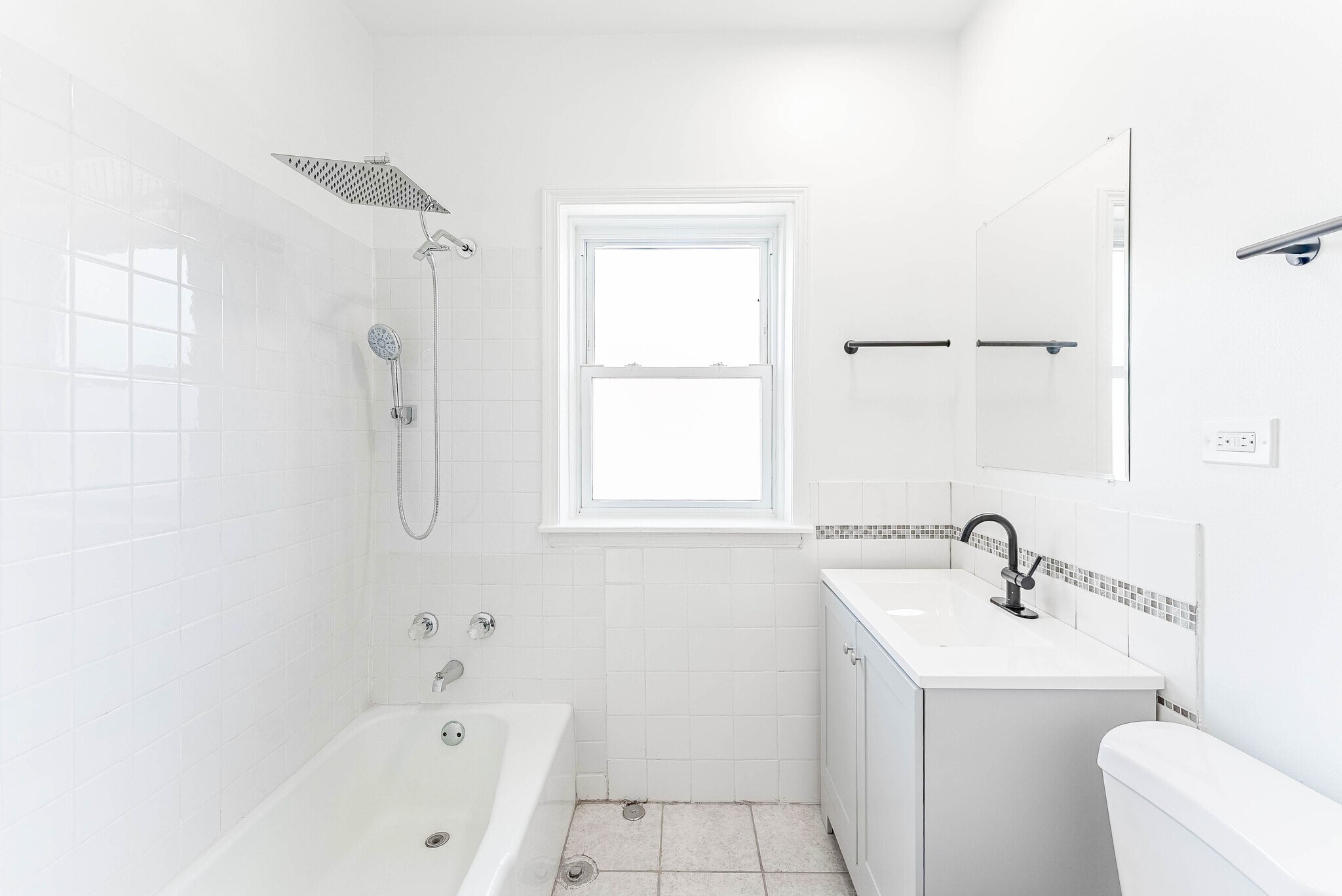 Building Photo - 7630 N Marshfield Ave