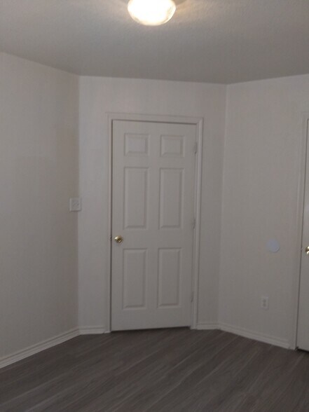 Building Photo - 3407 Barcelona Dr