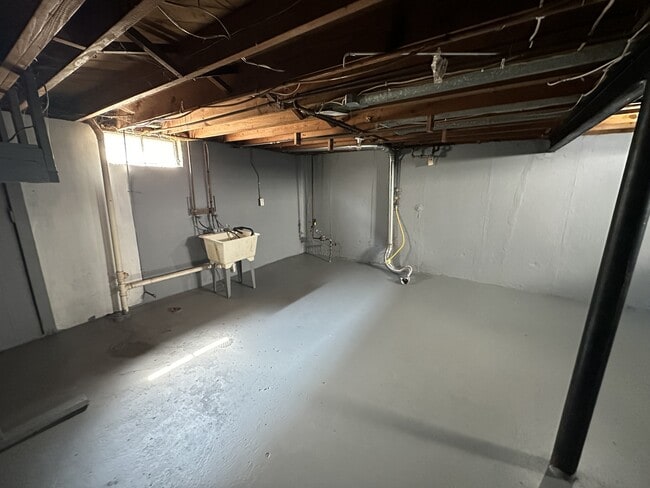 Building Photo - 24924 Lexington Ave