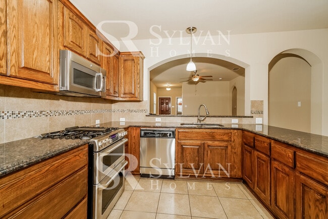 Building Photo - Prepare to be impressed by this 3 bedroom, 2 bathroom home