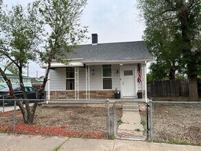 Building Photo - ALL PROSPECTIVE TENANTS MUST SUBMIT A $58 ...