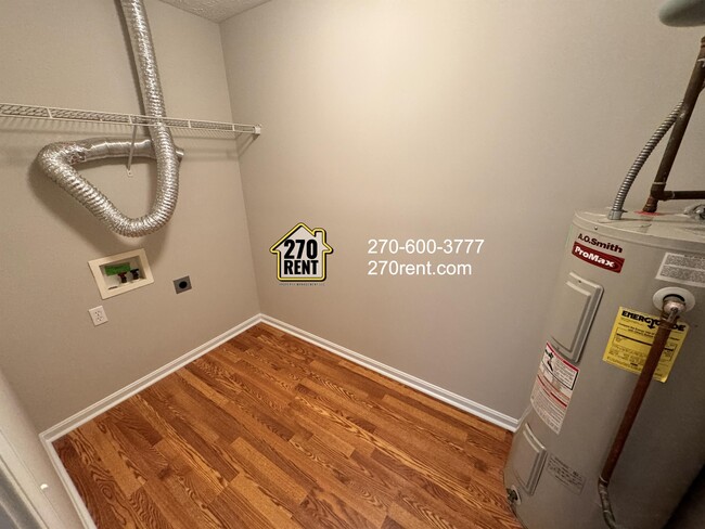 Building Photo - 140 Twin Lakes Dr