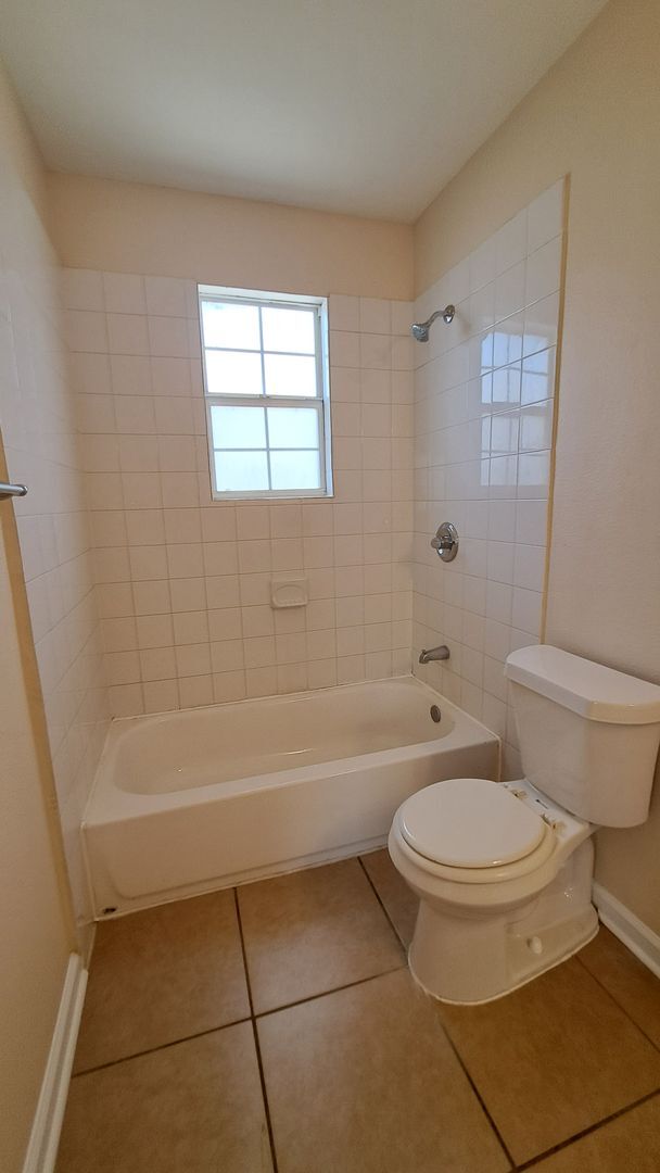 Building Photo - 2300 Gravier St