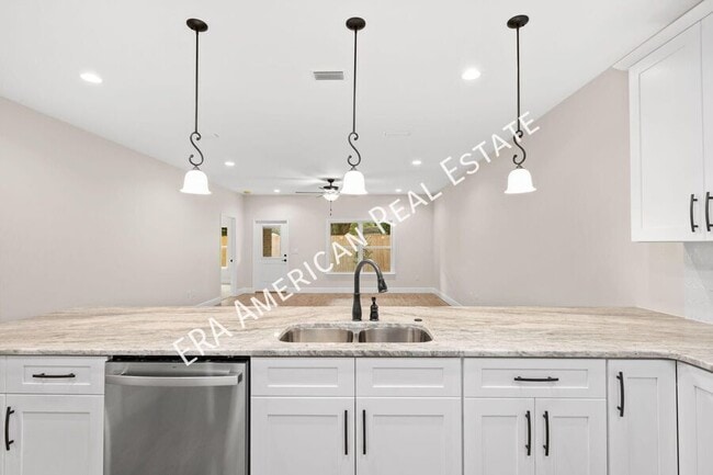 Building Photo - 727 Fairview Dr