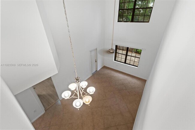 Building Photo - 390 City View Dr