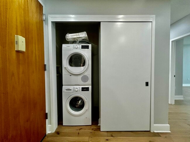 Building Photo - 20 Newport Pkwy