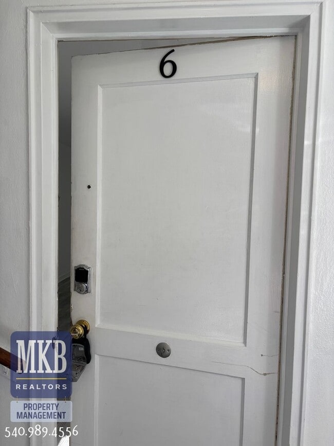 Building Photo - 2 Bedrooms, 1 Bath Condo located in South ...