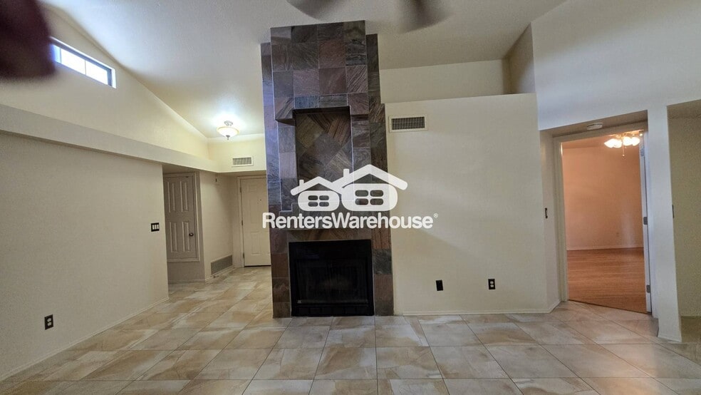 Building Photo - 311 E Suntree St