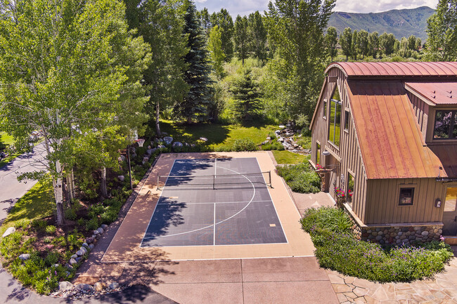 Building Photo - 1900-1902 Snowmass Creek Rd