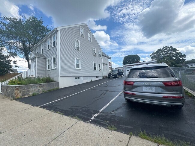 Building Photo - 264 Washington St
