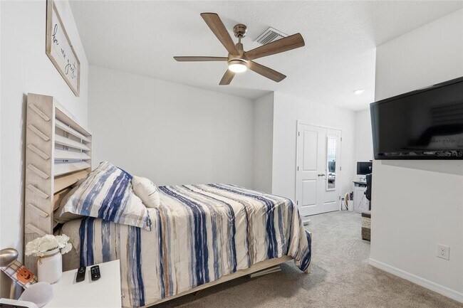 Building Photo - 32992 Major Oak Dr