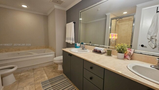 Building Photo - 17375 Collins Ave