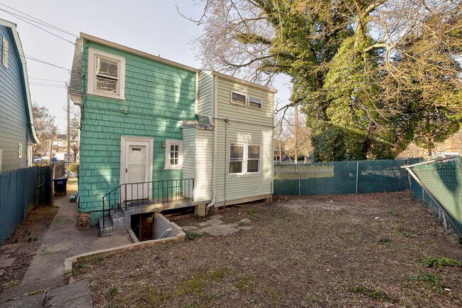 Building Photo - Great 4 Bedroom in 16th st Heights