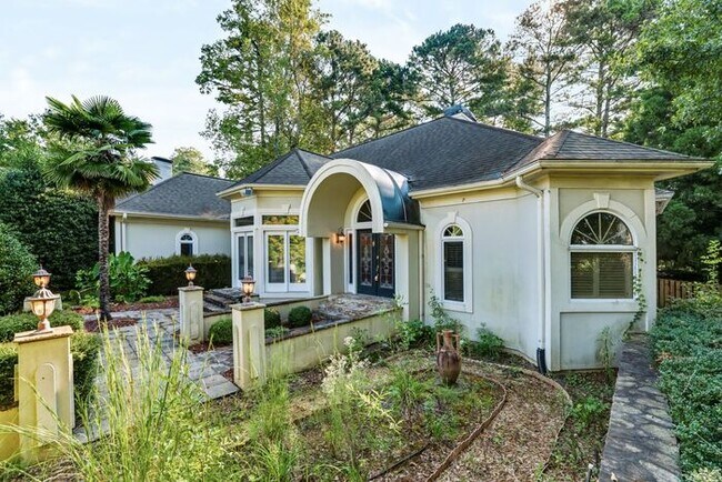 Building Photo - 6920 Oakbrook Way