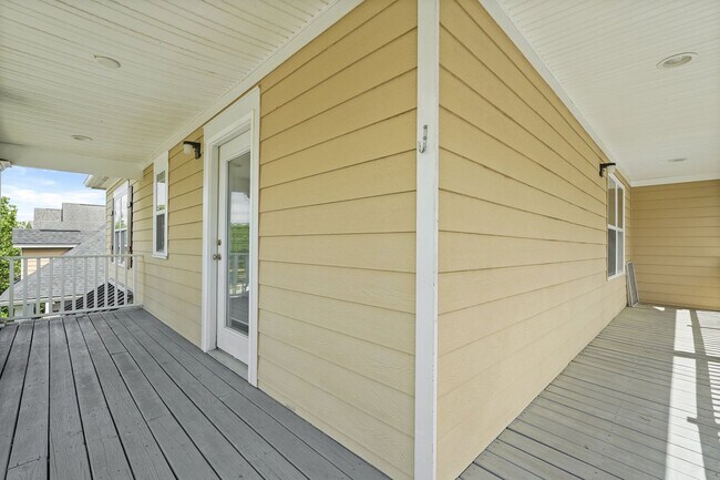 Building Photo - Come Home Smiling to This Beautiful 3-Bed, 3-Bath in Port Wentworth!