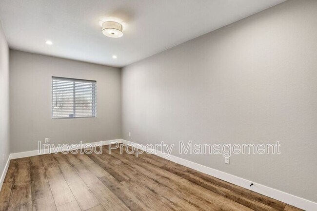 Building Photo - 3230 Elm St