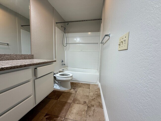 Building Photo - One-Bedroom Condo in Sage Canyon Community