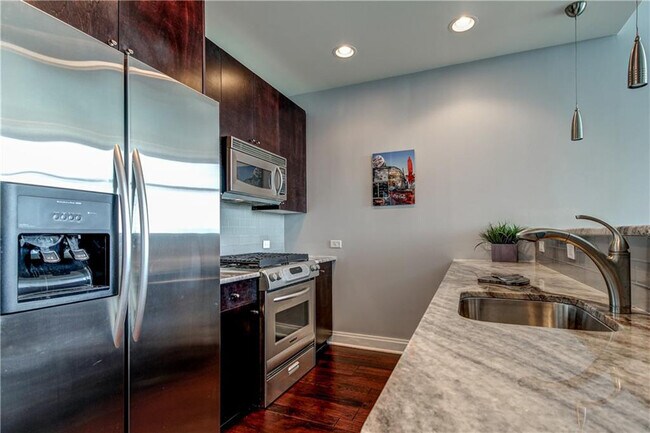 Building Photo - 905 Juniper St NE