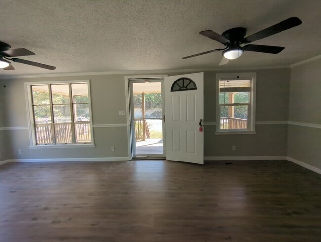 Building Photo - 3 Bdrm Home In Harrison