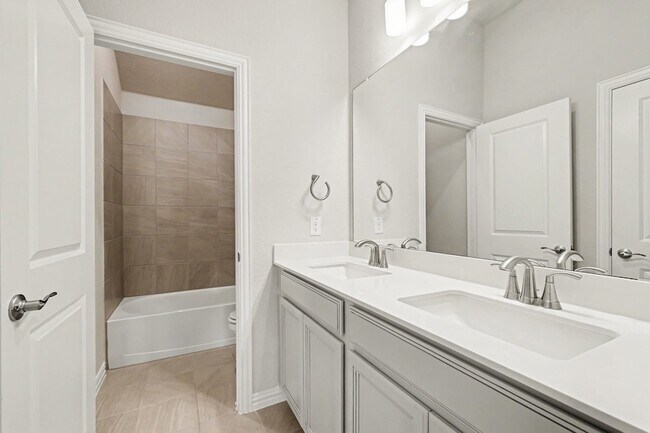Building Photo - 2317 Willow Garden Dr
