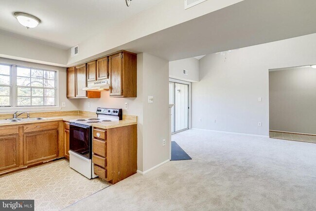 Building Photo - 7758 New Providence Dr
