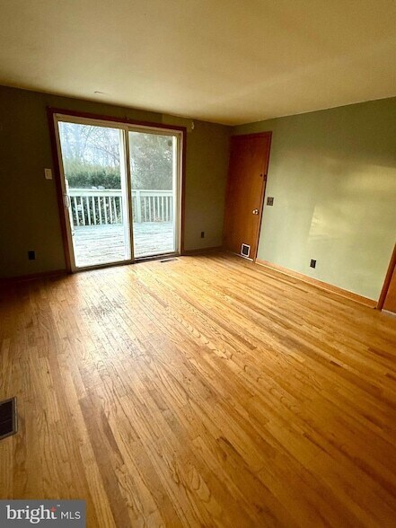 Building Photo - 136 Maple Terrace