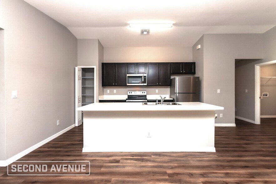 Building Photo - 4934 Redwood Terrace