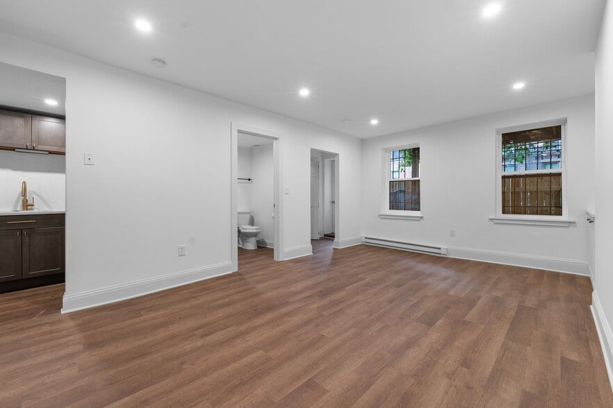 Living room - 44 E Springfield St