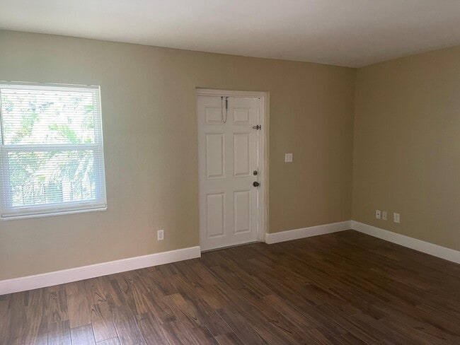 Building Photo - 510 M St