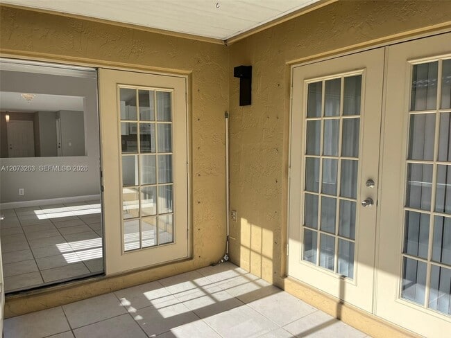 Building Photo - 1542 Presidio Dr