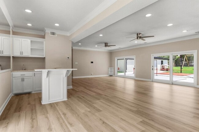 Building Photo - 209 Carriage Hill Ln