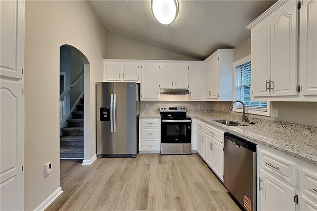 Building Photo - 6161 Longwood Chase
