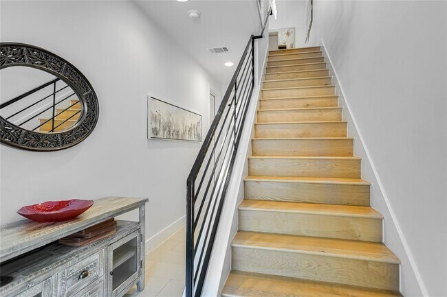 Building Photo - 13322 Galleria Cir