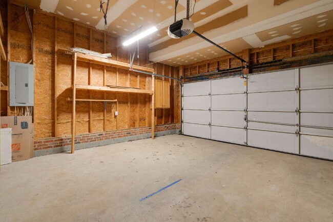 Building Photo - Charming 4-Bed Home with Fenced-in Backyard in Leesville District