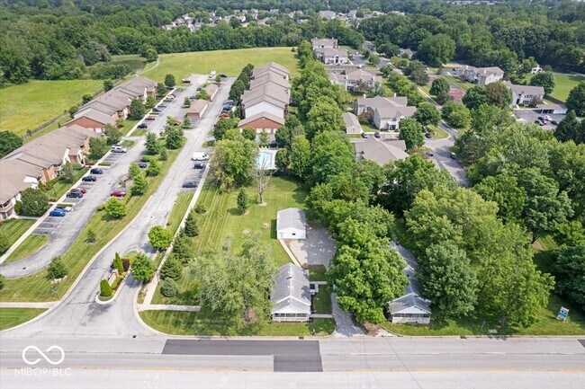 Building Photo - 606 E County Line Rd