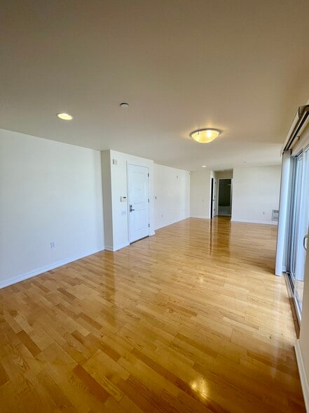 Building Photo - 1798 39th Ave