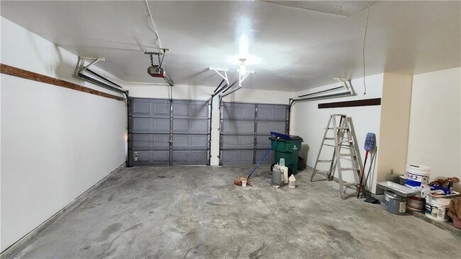 Building Photo - 1909 Killington Dr