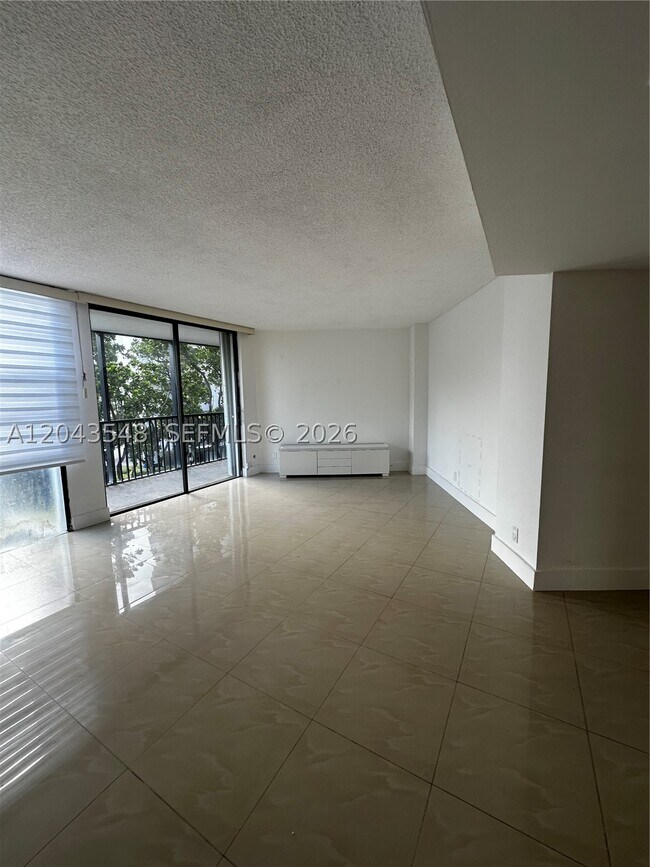 Building Photo - 3475 N Country Club Dr